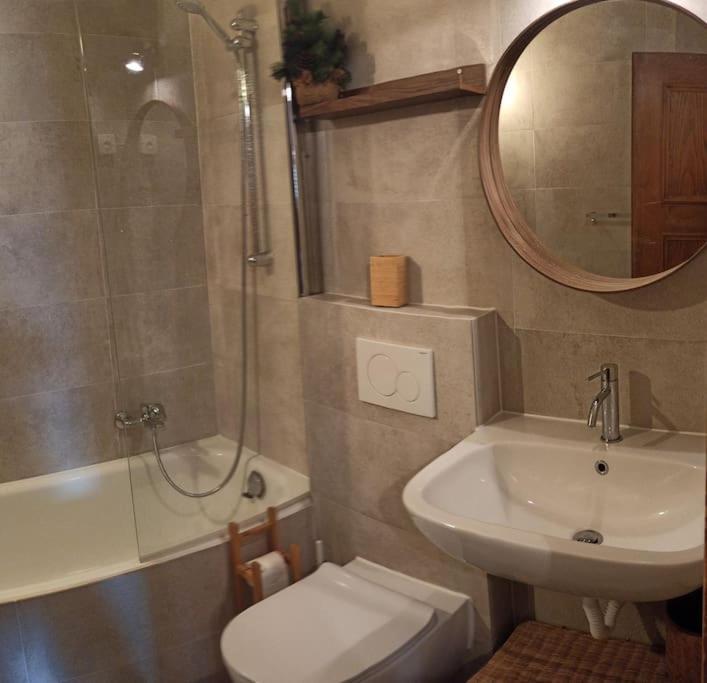 Cozy Apartment In The Heart Of The Alps شاتو دو المظهر الخارجي الصورة